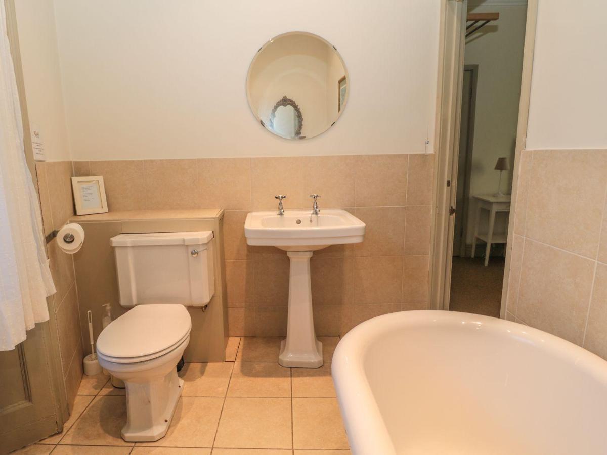 Oakwood Apartment Алнуик Екстериор снимка